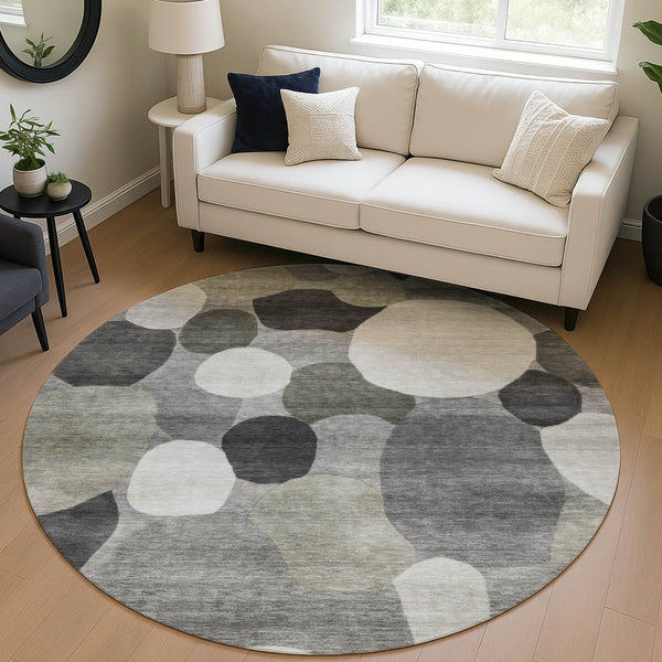 HomeRoots 8' Gray and Silver Round Geometric Area Rug - Stylish, Washable, Durable for Indoor & Outdoor Use 689531