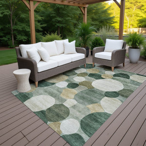 HomeRoots 5' Stylish Green and Beige Geometric Area Rug - Washable Indoor/Outdoor Use, Durable and Versatile! 689536