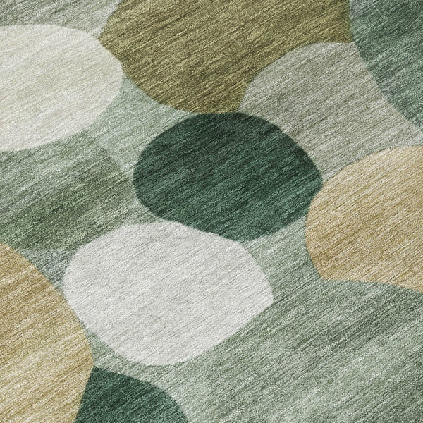 HomeRoots 8' Stylish Green and Beige Round Geometric Rug - Washable, Durable, Ideal for Indoor/Outdoor Use! 689537