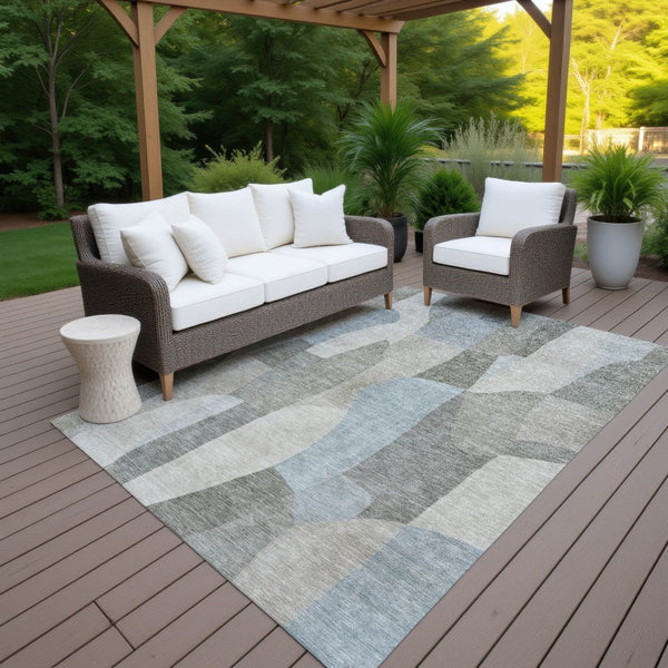 HomeRoots 5' Taupe and Blue Abstract Area Rug – Stylish, Washable Indoor/Outdoor Design for Lasting Use 689596