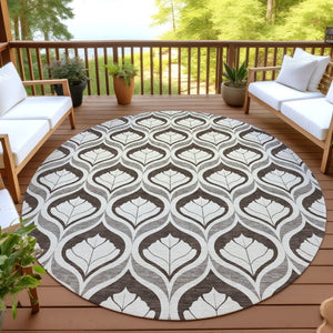 HomeRoots 8' Brown and Beige Round Geometric Washable Rug - Modern, Durable, Indoor/Outdoor Perfect for Any Space 689729