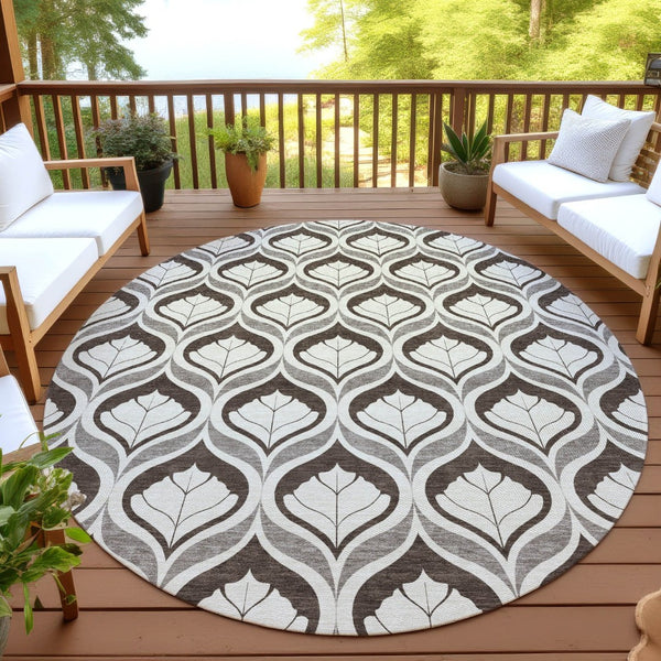 HomeRoots 8' Brown and Beige Round Geometric Washable Rug - Modern, Durable, Indoor/Outdoor Perfect for Any Space 689729