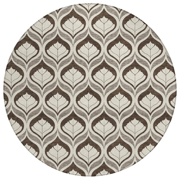 HomeRoots 8' Brown and Beige Round Geometric Washable Rug - Modern, Durable, Indoor/Outdoor Perfect for Any Space 689729