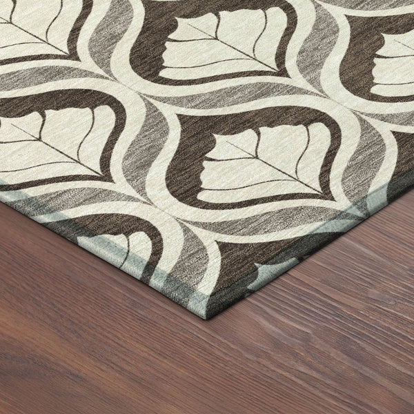 HomeRoots 8' Brown and Beige Round Geometric Washable Rug - Modern, Durable, Indoor/Outdoor Perfect for Any Space 689729
