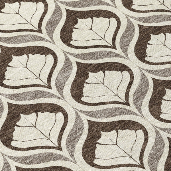 HomeRoots 8' Brown and Beige Round Geometric Washable Rug - Modern, Durable, Indoor/Outdoor Perfect for Any Space 689729