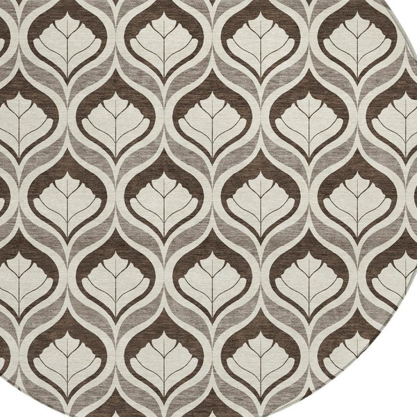 HomeRoots 8' Brown and Beige Round Geometric Washable Rug - Modern, Durable, Indoor/Outdoor Perfect for Any Space 689729