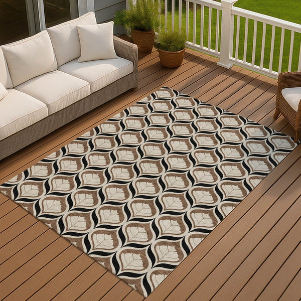 HomeRoots 5' Geometric Chocolate Beige Brown Area Rug – Stylish Washable Indoor/Outdoor Decor for Any Space 689752