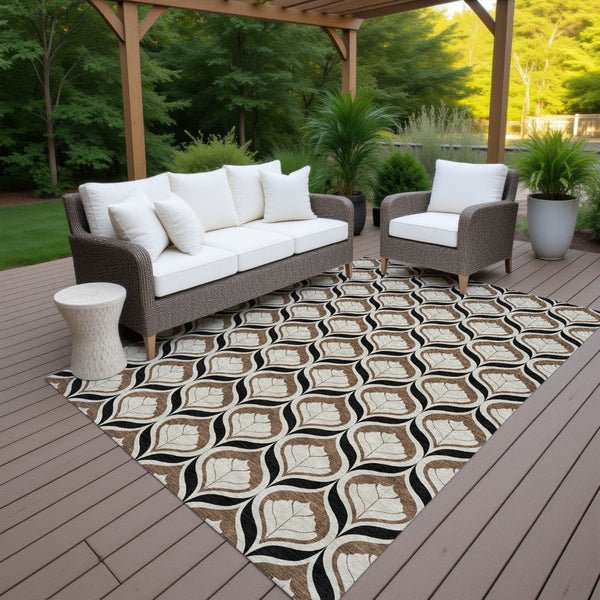 HomeRoots 5' Geometric Chocolate Beige Brown Area Rug – Stylish Washable Indoor/Outdoor Decor for Any Space 689752