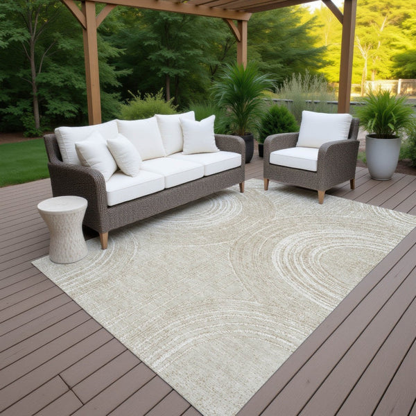 HomeRoots 5' Geometric Beige and Tan Washable Indoor-Outdoor Area Rug – Durable, Stylish, Easy-Care Design! 689776