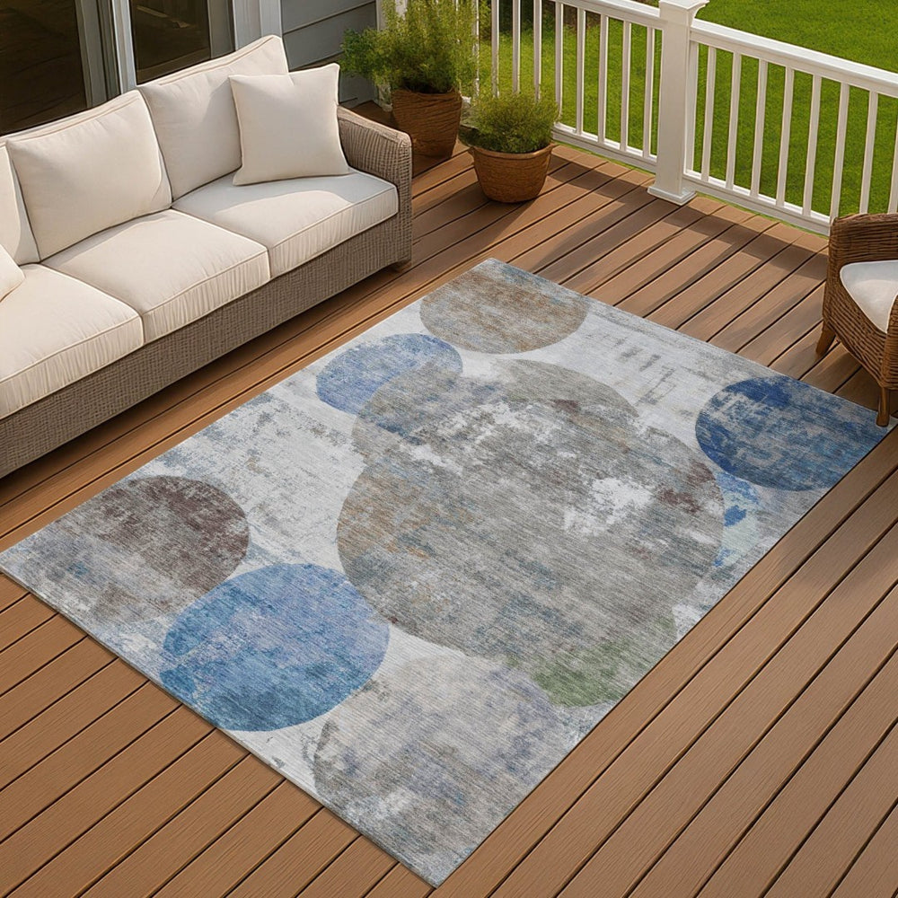 HomeRoots 5' Blue and Beige Geometric Indoor Outdoor Area Rug - Durable, Washable, Perfect for High-Traffic Spaces! 689794
