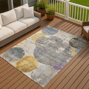 HomeRoots 5' Geometric Indoor Outdoor Area Rug in Gray, Gold & Ivory - Washable, Durable & Stylish for All Spaces 689800