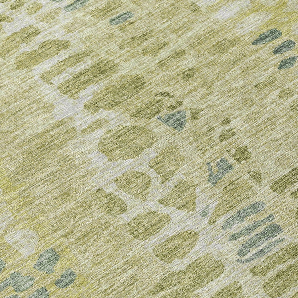 HomeRoots 8' Round Artichoke Green and Beige Abstract Area Rug - Washable, Durable, Perfect for Indoor & Outdoor Use 689819