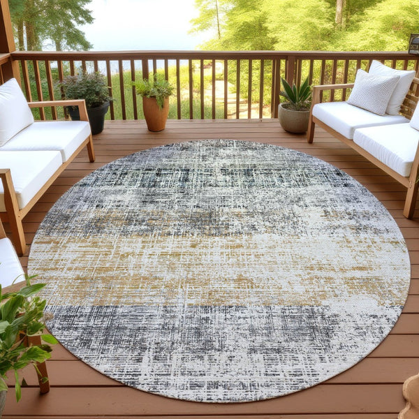 HomeRoots 8' Stylish Gray, Silver & Gold Striped Round Rug - Washable Indoor/Outdoor Area Rug for High-Traffic Spaces 689969