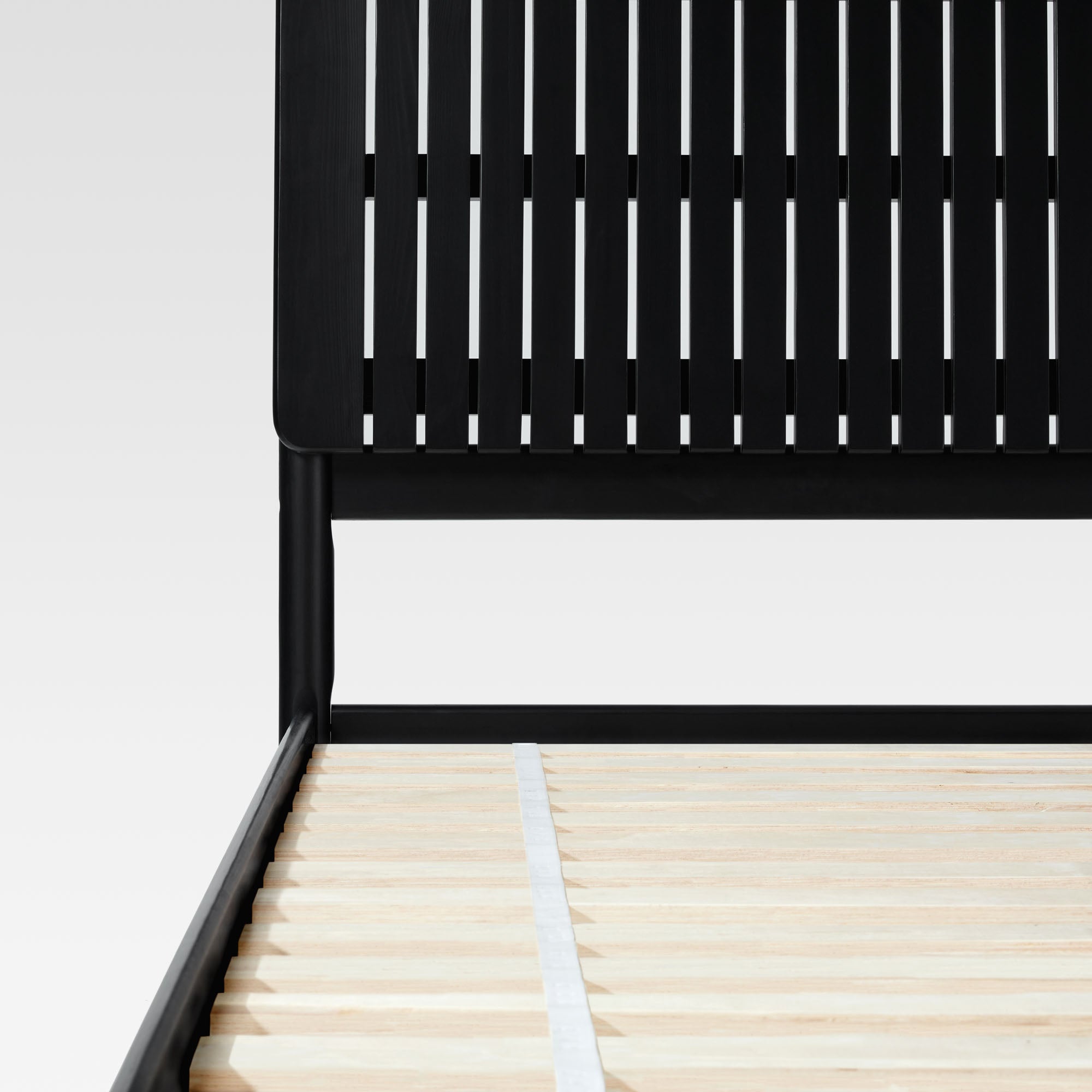 Walker Edison Slatted Headboard Bed - Thumbnail 4