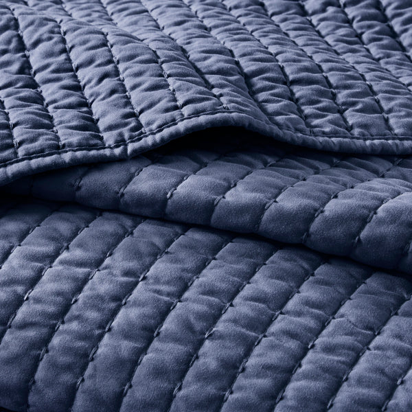 English Elm 3 Piece Quilt Set Keaton Reversible Brushed Microfiber Full/Queen with Antimicrobial Freshness Protection Navy 15.35 L x 17.72 W x 7.87 H B035129035