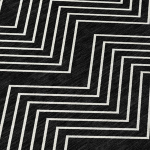 HomeRoots 8' Round Black and Ivory Geometric Area Rug - Washable, Durable, Stylish for Indoor & Outdoor Use 690071