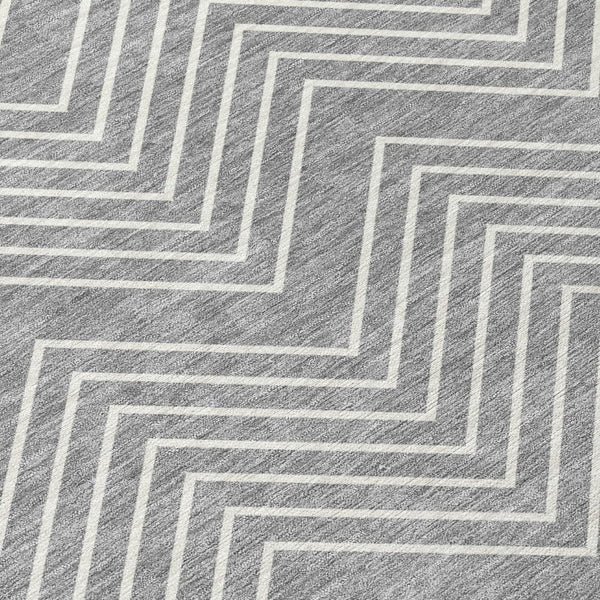 HomeRoots 8' Gray and Ivory Round Geometric Rug - Stylish, Washable, Heavy-Duty for Indoor/Outdoor Spaces! 690095