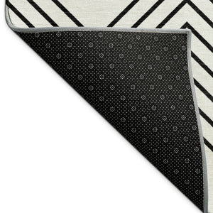 HomeRoots 8' Ivory and Black Round Geometric Area Rug - Washable, Durable, Stylish for Indoor & Outdoor Use 690101