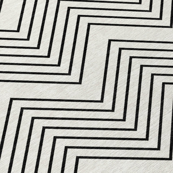 HomeRoots 8' Ivory and Black Round Geometric Area Rug - Washable, Durable, Stylish for Indoor & Outdoor Use 690101