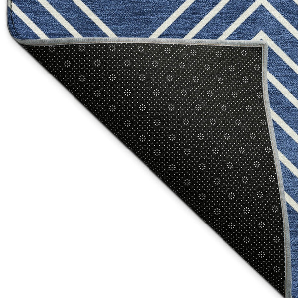 HomeRoots 8' Navy Blue & Ivory Round Geometric Area Rug - Washable, Durable, Stylish for Indoor & Outdoor Use! 690107