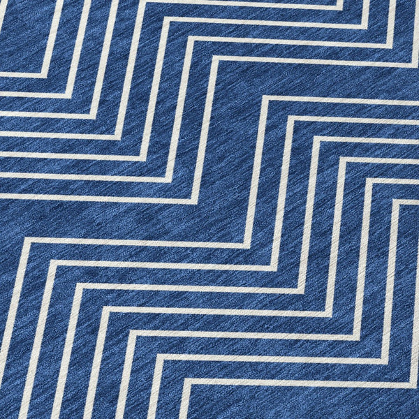 HomeRoots 8' Navy Blue & Ivory Round Geometric Area Rug - Washable, Durable, Stylish for Indoor & Outdoor Use! 690107