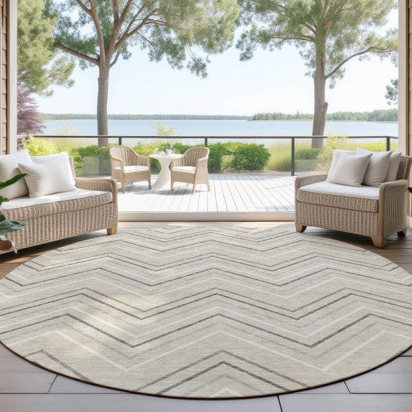 HomeRoots 8' Versatile Beige, Ivory & Gray Round Geometric Area Rug – Washable for Indoor/Outdoor Use! 690113