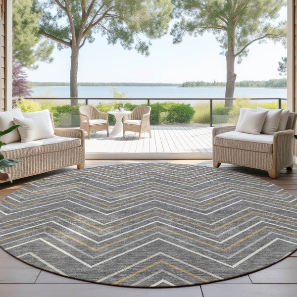 HomeRoots 8' Contemporary Geometric Gray, Ivory & Gold Round Washable Area Rug for Indoor & Outdoor Use 690131