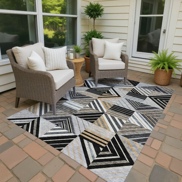 HomeRoots 5' Black Gray Khaki Patchwork Washable Area Rug - Durable Indoor/Outdoor Design for All Spaces 690472