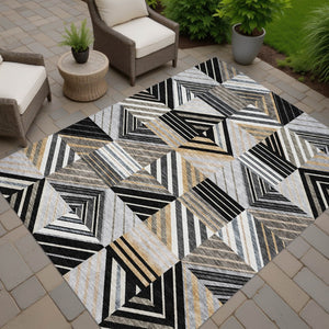 HomeRoots 5' Black Gray Khaki Patchwork Washable Area Rug - Durable Indoor/Outdoor Design for All Spaces 690472