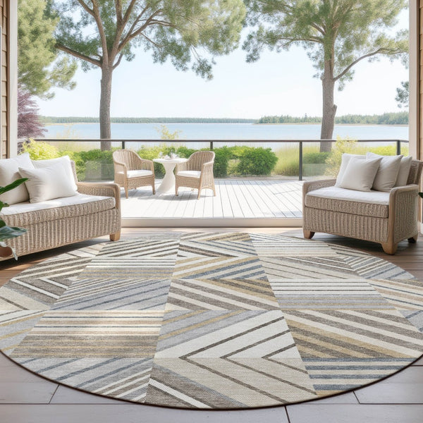HomeRoots 8' Round Patchwork Area Rug - Washable Indoor/Outdoor, Durable Polyester, Modern Ivory & Gray Design 690491