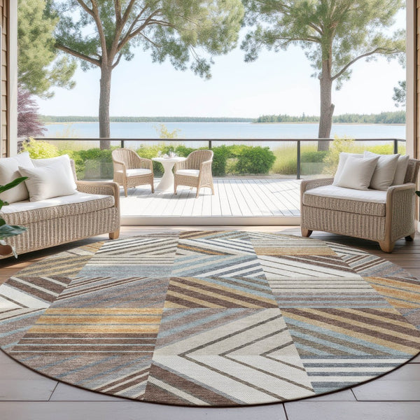 HomeRoots 8' Taupe Brown and Blue Round Patchwork Rug – Durable, Washable, Ideal for Indoor & Outdoor Spaces! 690497
