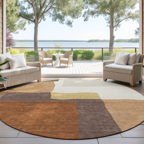 HomeRoots 8' Round Abstract Area Rug in Copper, Gold & Brown - Stylish Washable Indoor/Outdoor Design! 690527