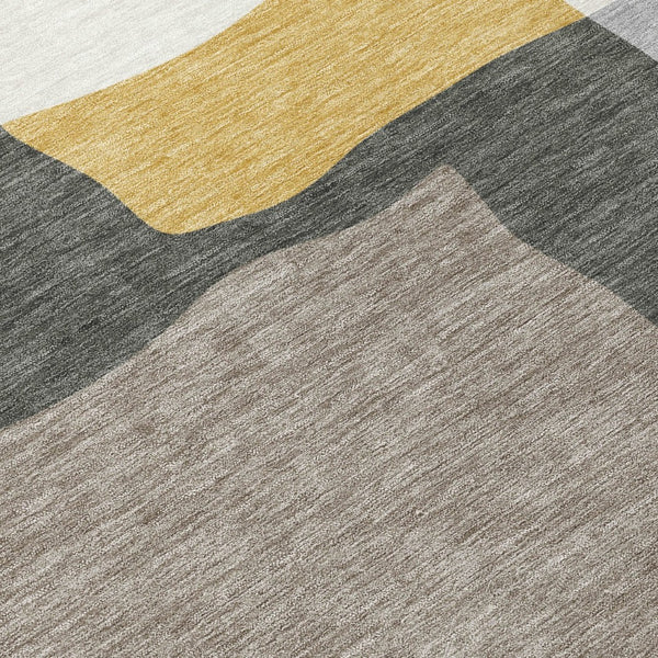 HomeRoots 8' Round Abstract Area Rug - Gray, Gold & Beige, Washable, Durable for Indoor & Outdoor Use 690533