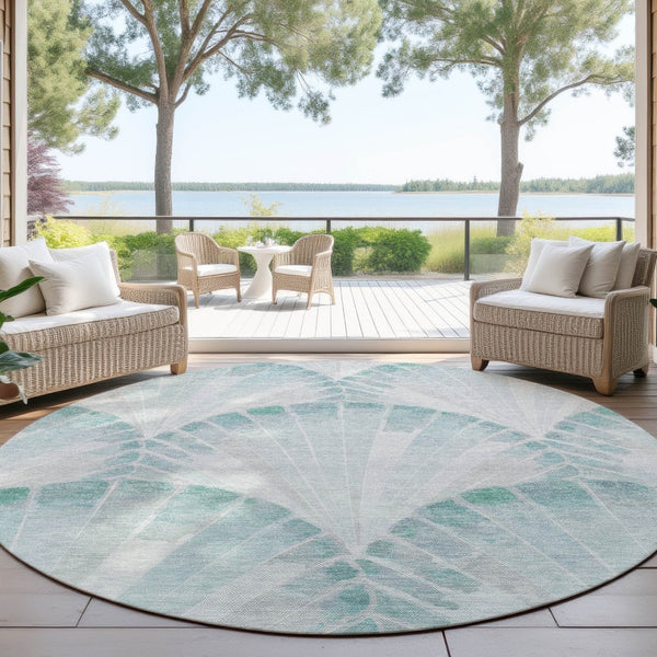 HomeRoots 8' Teal Blue & Ivory Round Seashell Rug - Durable, Washable Area Rug for Indoor & Outdoor Use 690581