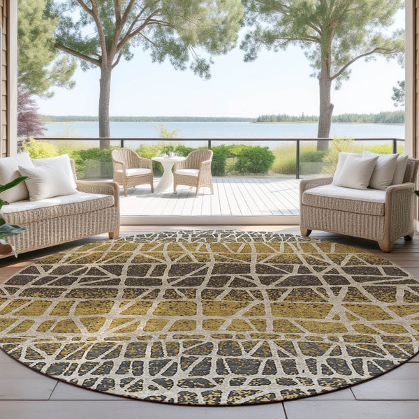 HomeRoots 8' Stylish Gold Brown Beige Round Geometric Rug - Washable Indoor/Outdoor Area Rug for High Traffic 690671