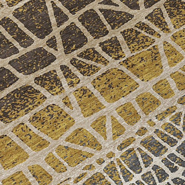HomeRoots 8' Stylish Gold Brown Beige Round Geometric Rug - Washable Indoor/Outdoor Area Rug for High Traffic 690671