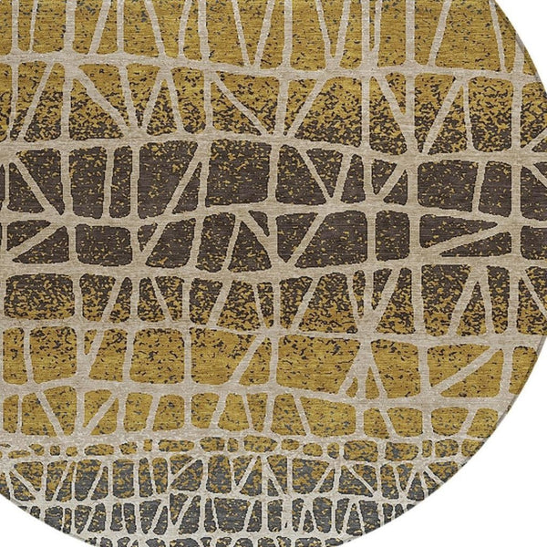 HomeRoots 8' Stylish Gold Brown Beige Round Geometric Rug - Washable Indoor/Outdoor Area Rug for High Traffic 690671