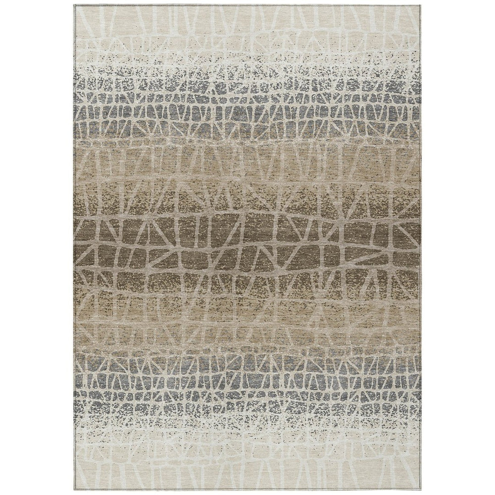 HomeRoots 5' Geometric Washable Area Rug in Ivory, Brown & Beige - Perfect for Indoor & Outdoor Spaces! 690682