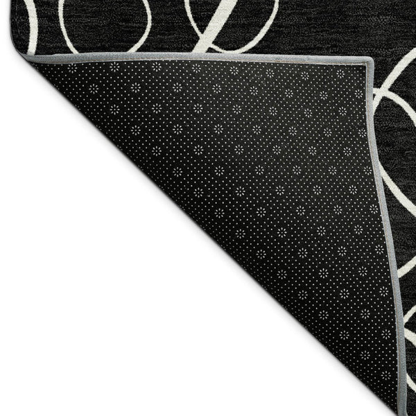 HomeRoots 8' Black And Ivory Round Geometric Rug - Washable, Durable, Stylish for Indoor & Outdoor Spaces 690767