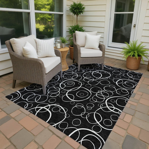 HomeRoots 8' X 10' Stylish Black & Ivory Geometric Rug - Machine Washable, Indoor/Outdoor, Stain-Resistant Design 690768