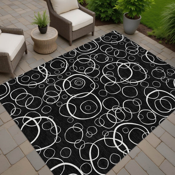 HomeRoots 8' X 10' Stylish Black & Ivory Geometric Rug - Machine Washable, Indoor/Outdoor, Stain-Resistant Design 690768