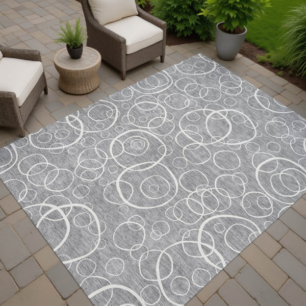 HomeRoots 5' Stylish Gray and Ivory Geometric Area Rug – Durable, Washable, Perfect for Indoor/Outdoor Spaces 690778