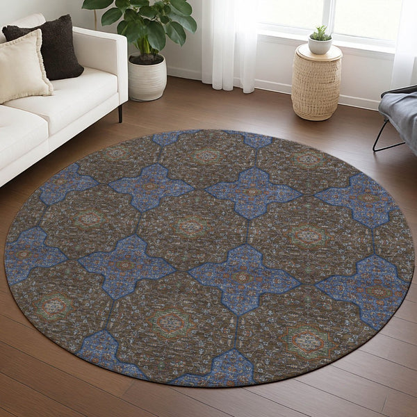 HomeRoots 8' Elegant Chocolate, Blue & Beige Round Quatrefoil Area Rug - Washable for Indoor & Outdoor Use! 690887