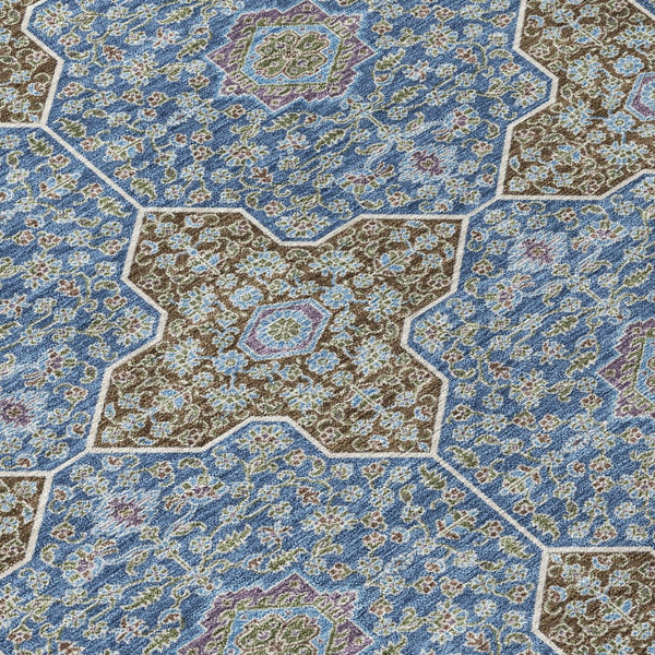 HomeRoots 8' Navy Blue and Chocolate Round Quatrefoil Area Rug - Stylish, Washable, Durable for Indoor & Outdoor Use 690899