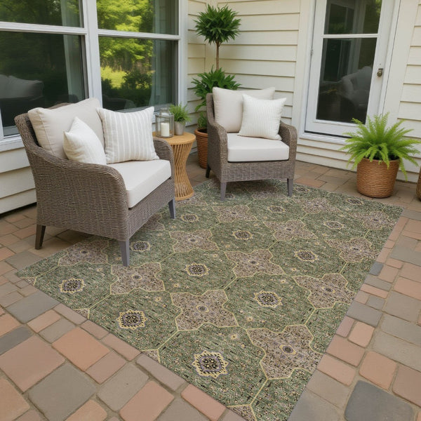 HomeRoots 5' Quatrefoil Area Rug in Olive Green, Brown & Gold – Washable, Durable for Indoor & Outdoor Use! 690904