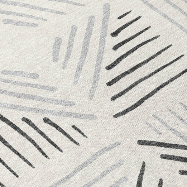 HomeRoots 8' Modern Ivory and Gray Geometric Washable Round Rug for Indoor-Outdoor Spaces, Durable & Stylish 691024