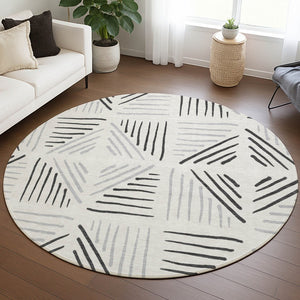 HomeRoots 8' Modern Ivory and Gray Geometric Washable Round Rug for Indoor-Outdoor Spaces, Durable & Stylish 691024