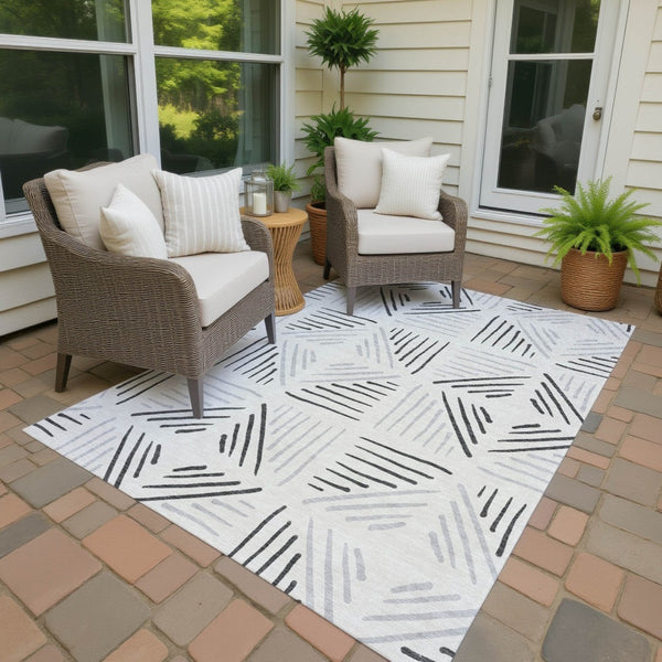 HomeRoots 10' Ivory and Gray Geometric Area Rug – Washable, Durable, Indoor/Outdoor Comfort for Modern Spaces 691027