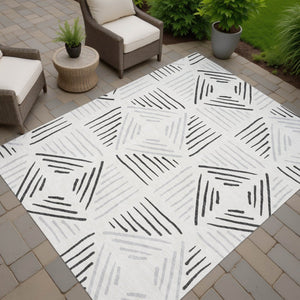 HomeRoots 10' Ivory and Gray Geometric Area Rug – Washable, Durable, Indoor/Outdoor Comfort for Modern Spaces 691027