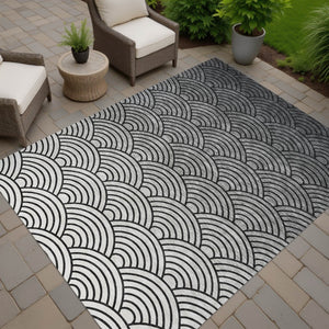 HomeRoots 5' Stylish Geometric Black, Silver & Gray Washable Area Rug for Indoor/Outdoor High Traffic Spaces 691041